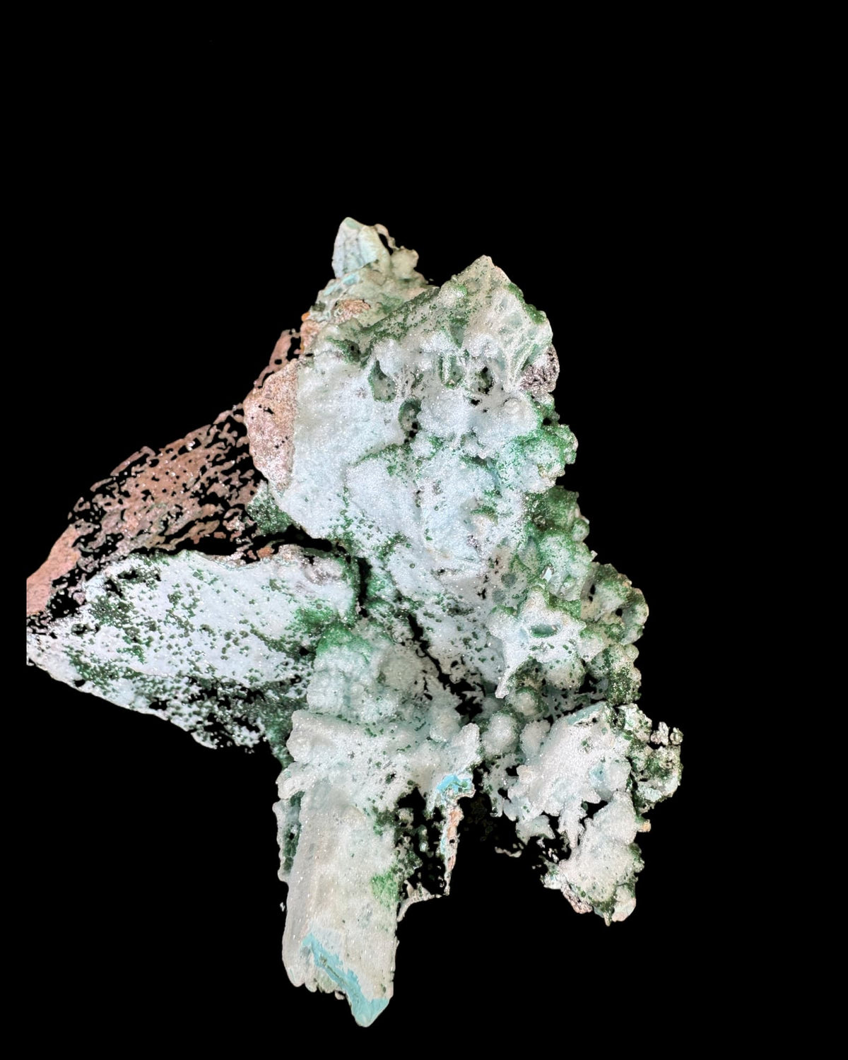 chrysokoll kongo 465g vor schwarzem Hintergrund