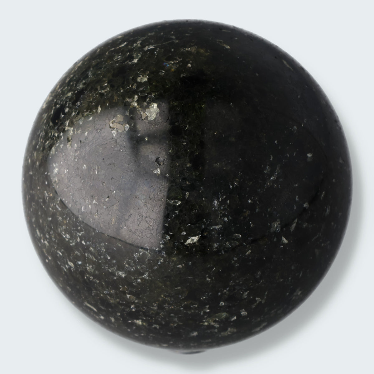 Peridot Kugel ca. 6,5 cm Durchmesser – Ansicht 3