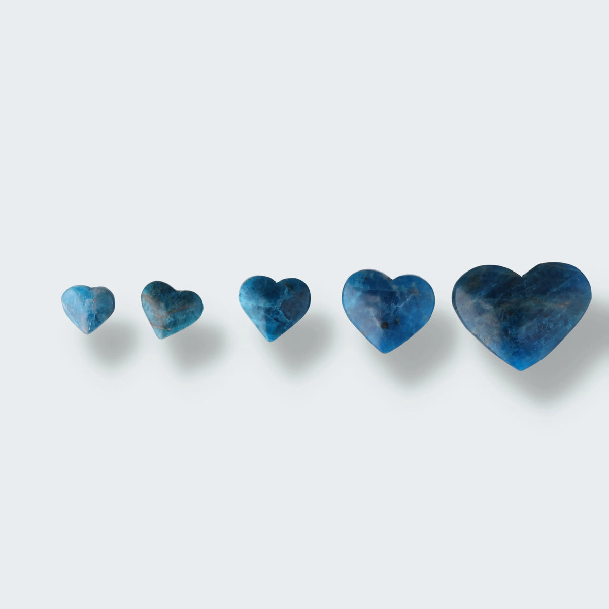 blaue mini Apatit Herzen