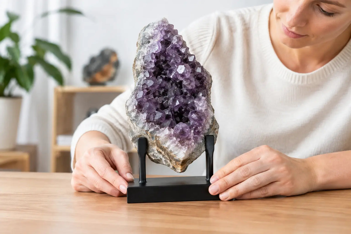 Mineralienstufe zuhause sicher aufstellen