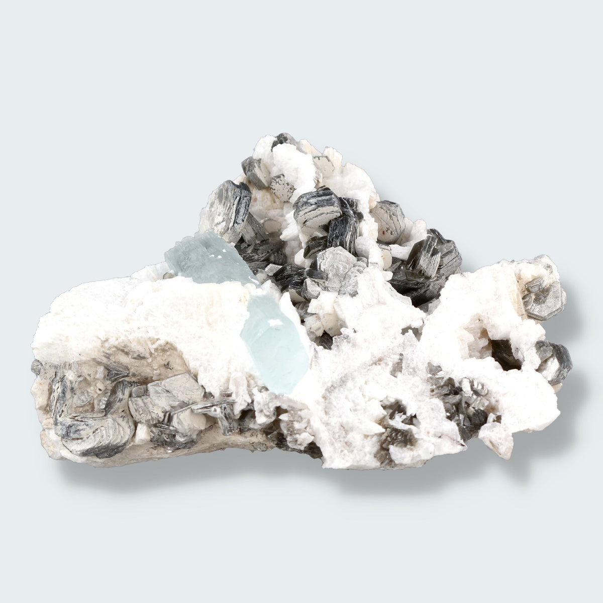 Aquamarin Stufe an Matrix und Quarz aus Pakistan (65g)