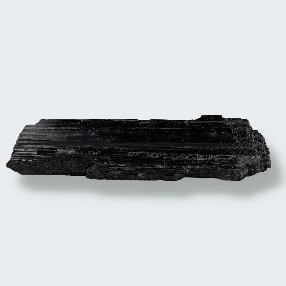 Schwarzer Schörl Turmalin roh, ca. 150 g, tiefschwarz mit Längsrillen, prismatische Rohform – Schörl kaufen